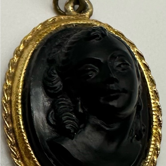 Black Cameo-style Earrings. Vintage. - Picture 4 of 8